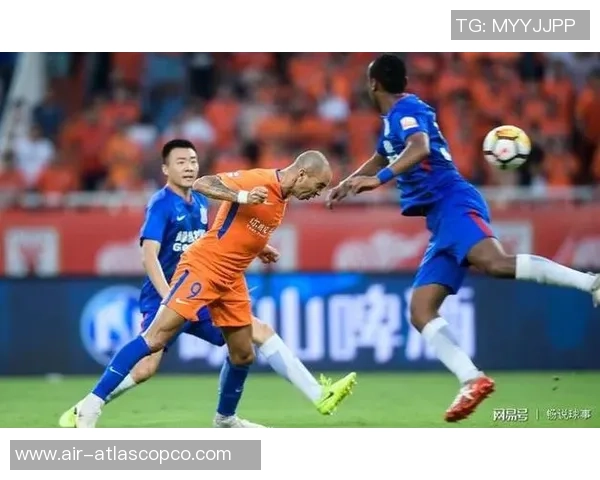 上海篮球队中路突破战术解析与球员配合深度剖析 上海篮球队中路突破战术解析与球员配合深度剖析